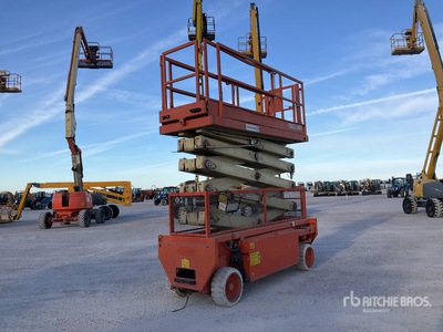 2009 Holland Lift N-140EL12 Electric Scissor Lift