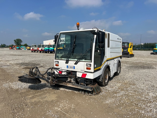 2007 Bucher CC5000-80 Sweeper Truck 2007 Bucher CC5000-80 Sweeper Truck