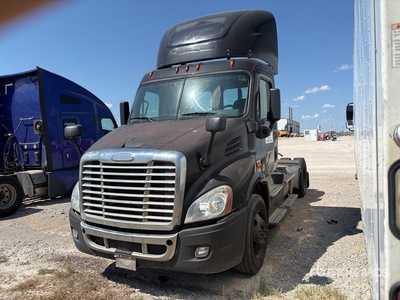 2015 Freightliner Cascadia 113 4x2 S/A Day Cab Truck Tractor