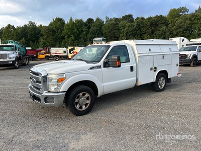 2016 Ford F-350 XLT 4x2 Utility Truck