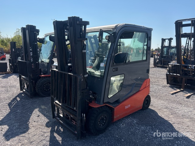 Toyota 05-8FBM25T 5000 lb Electric Forklift