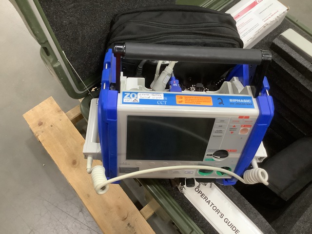 Zoll M Series CCT Defibrillator Monitor-Recorder w/Case Zoll M Series CCT Defibrillator Monitor-Recorder w/Case