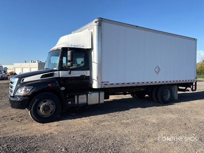 2017 Hino 268 4x2 Furgoneta caja cerrada