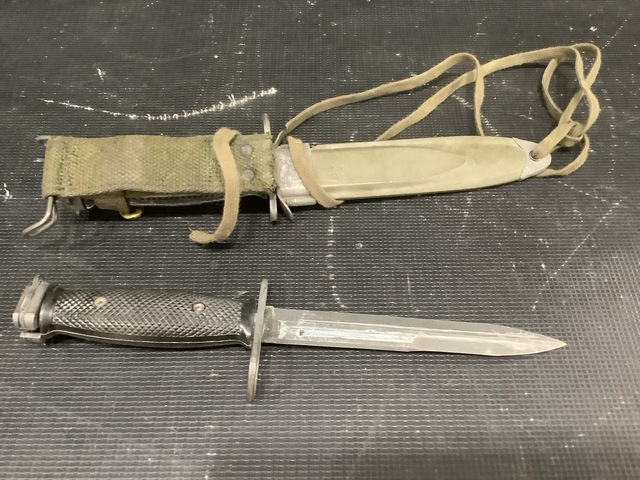 (43) Bayonet Knives