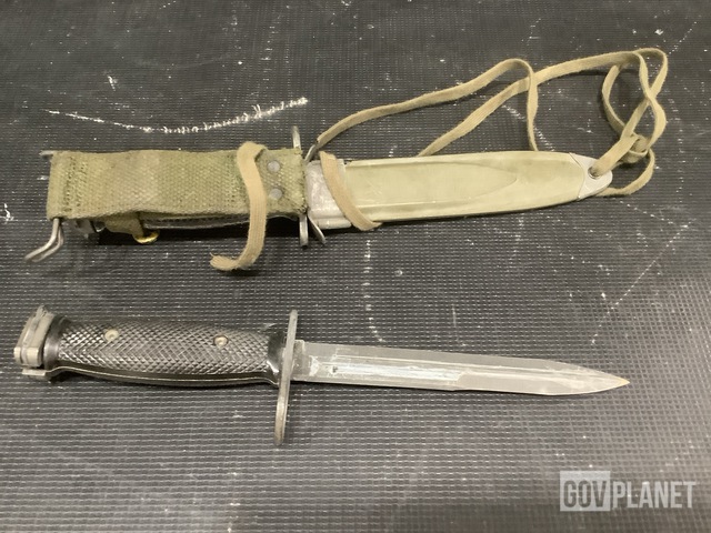 (43) Bayonet Knives