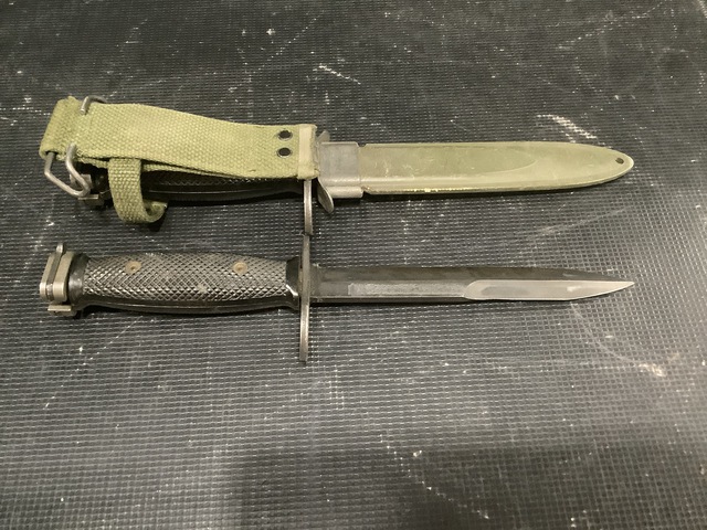 (36) Bayonet Knives