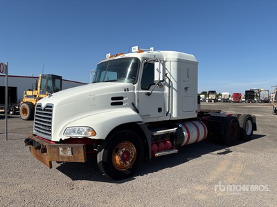2013 Mack CXU613 6x4 Cabeza Tractora Cabina Dormitorio