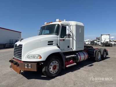 2013 Mack CXU613 6x4 Cabeza Tractora Cabina Dormitorio