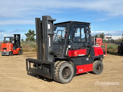 Starke FG40 3480 kg Pneumatic Tire Forklift