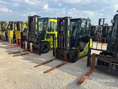 2022 Clark S25D 4750 lb Pneumatic Tire Montacargas
