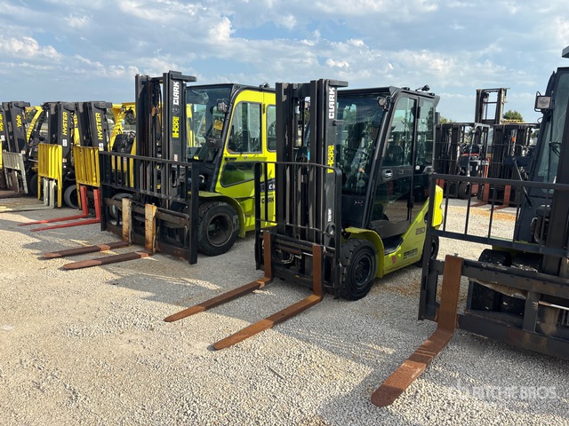 2022 Clark S25D 4750 lb Pneumatic Tire Forklift
