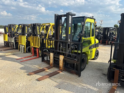 2021 Clark C40D 7050 lb Pneumatic Tire Montacargas