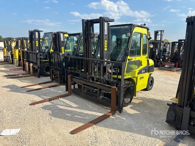 2021 Clark C40D 7050 lb Pneumatic Tire Montacargas
