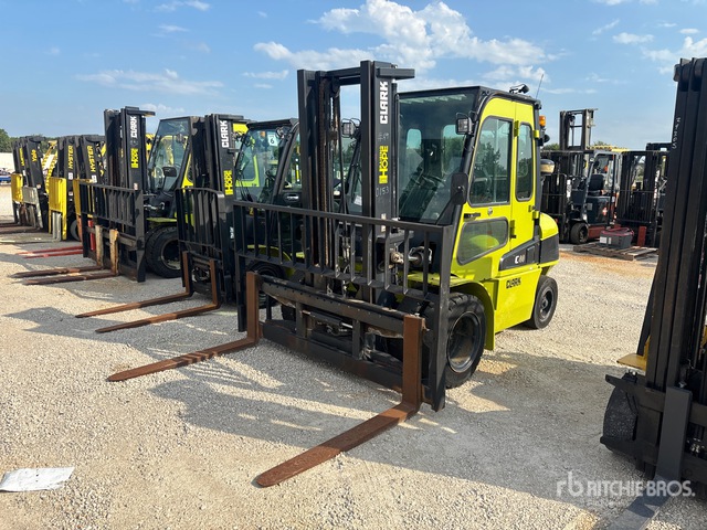 2021 Clark C40D 7050 lb Pneumatic Tire Forklift