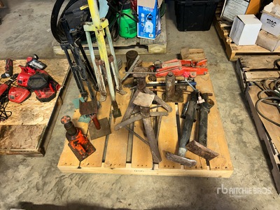 Quantity of (14) Quantity of Jack Stands, Equipment Jack & Hydraulic Gato