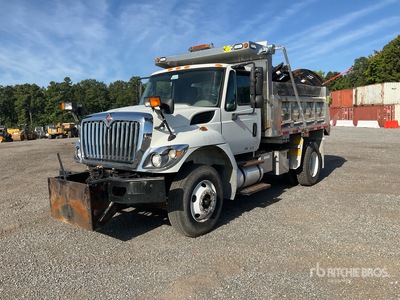 2014 International 7400 4x2 Spreader Truck