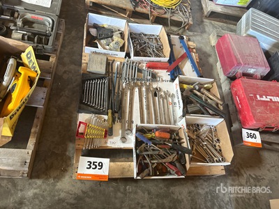 Quantity of Wrenches, Hammer & Screw Drivers Varios, herramientas manuales