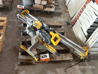 Adjustable Dewalt Mitre Saw & 64 in Stand Varios, tienda, almacen, consumidor
