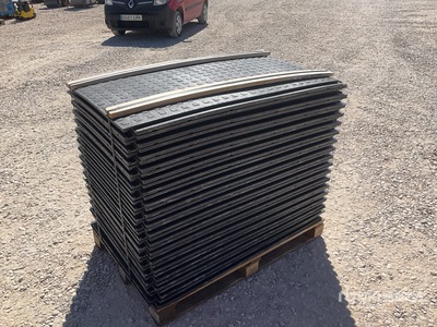 Quantity of (35) Connectable Road Plates Varios, tienda, almacen, consumidor (Unused)