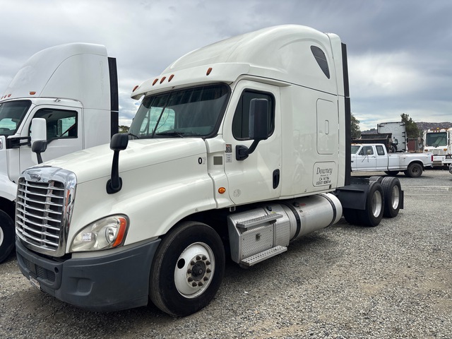 2018 Freightliner Cascadia 125 6x4 T/A Sleeper Truck Tractor