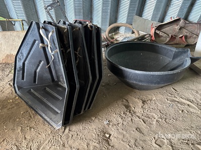 Quantity of (6) Poly Auger Hoppers 穀物取扱い機械