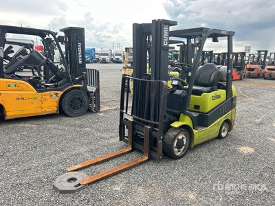 2005 Clark C25L 4500 lb Cushion Tire Forklift