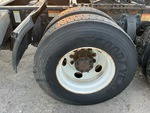 4 dessous de caisse - Camion with Pneus de traction avant gauche