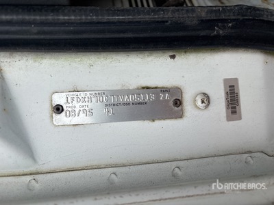 1996 Ford CF7000 Camion balai