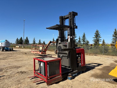 2013 Raymond 560-OPC30TT 3000 lb Chariot à poste de conduite élevable