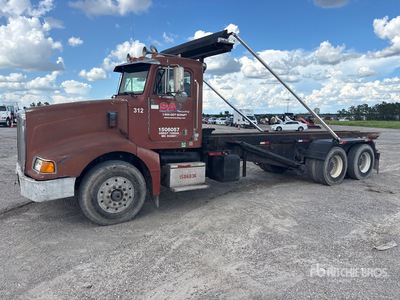 2000 Peterbilt 567 6x4 Roll-Off Truck