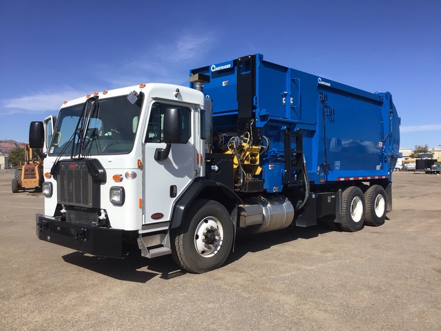 2025 Peterbilt 520 6x4 Side Loader Waste Collection Truck