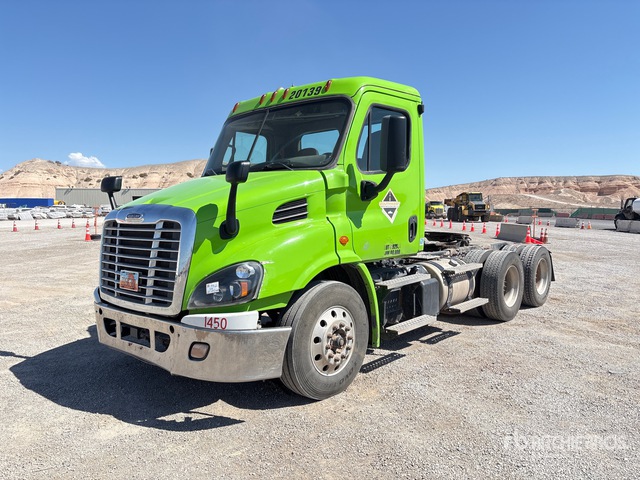 2020 Freightliner Cascadia 113 T/A Day Cab Truck Tractor