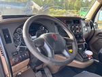 Cab with Elementy sterujące układem sterowania