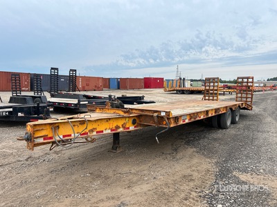 2002 28 ft T/A Equipment Trailer