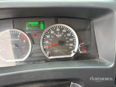 2020 Isuzu NRR 4x2 شاحنة فان