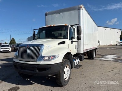 2016 International 4300 4x2 شاحنة فان