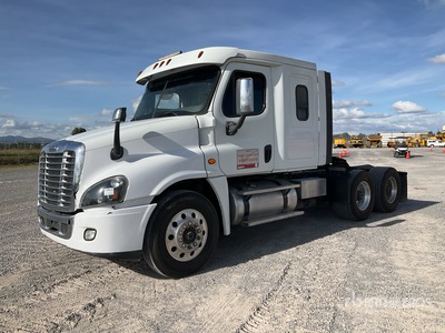 2017 Freightliner Cascadia 125 6x4 Tractocamion con Dormitorio / Tracteur Routier Couchette