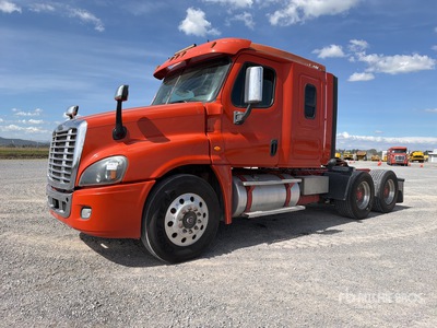 2017 Freightliner Cascadia 125 6x4 Tractocamion con Dormitorio / T/A Slaapcabine Trekker