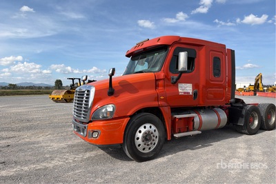 2018 Freightliner Cascadia 125 6x4 Tractocamion con Dormitorio / T/A Slaapcabine Trekker