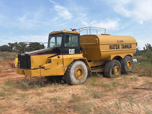 2000 Cat D250EII 6x6 Articulated Water Truck (Inoperable) 2000 Cat D250EII 6x6 Articulated Water Truck (Inoperable)
