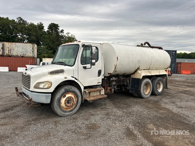 2006 Freightliner M2 106 4000 gal 6x4 Camion à eau