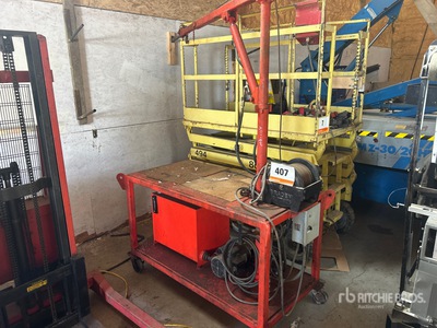 Work Table With Hydraulic Hoist