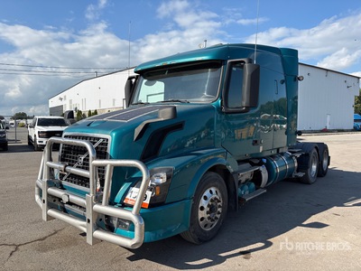 2015 Volvo VNL630 6x4 3- Achs Sattelzugmaschine mit Schlafkabine