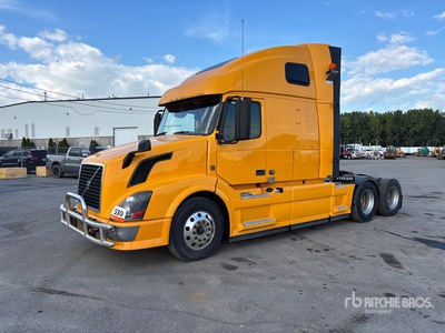 2014 Volvo VNL670 6x4 3- Achs Sattelzugmaschine mit Schlafkabine