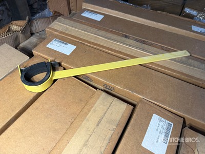 Lot of (100) Bracket, Pipe