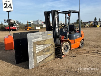 Heli CPYD25-TY5 4600 lb Cushion Tire Forklift