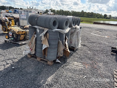 Quantity of (24) Rolls of Chicken Stucco Wire 家畜用機械