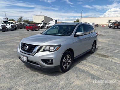 2017 Nissan Pathfinder を見 SUV