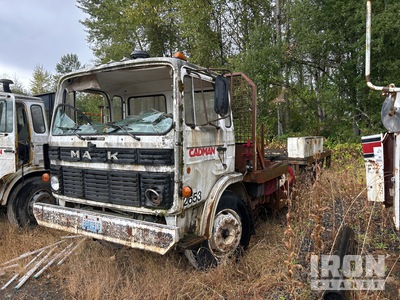 Mack 4x2 Camion à Plateau (Inoperable)