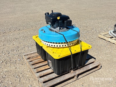 Floating Pump w/Hose & Attachments